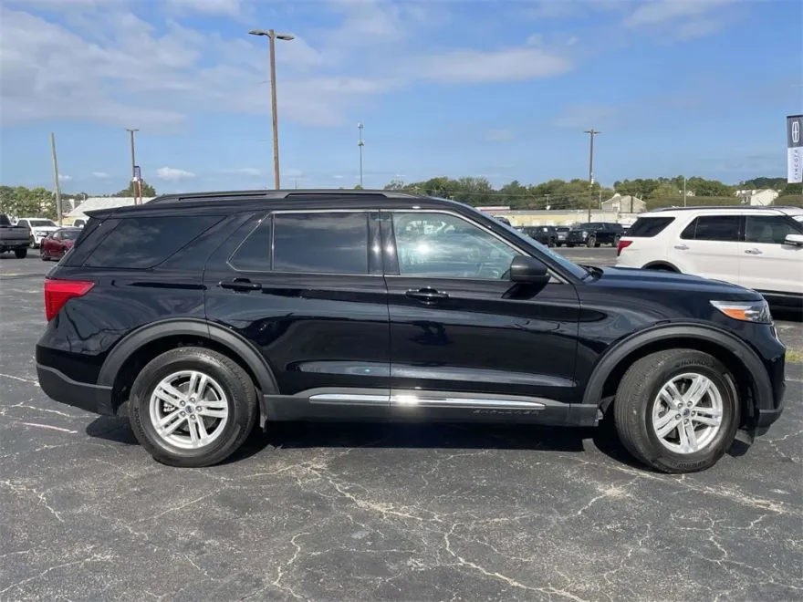 2024 Ford Explorer XLT photo 1