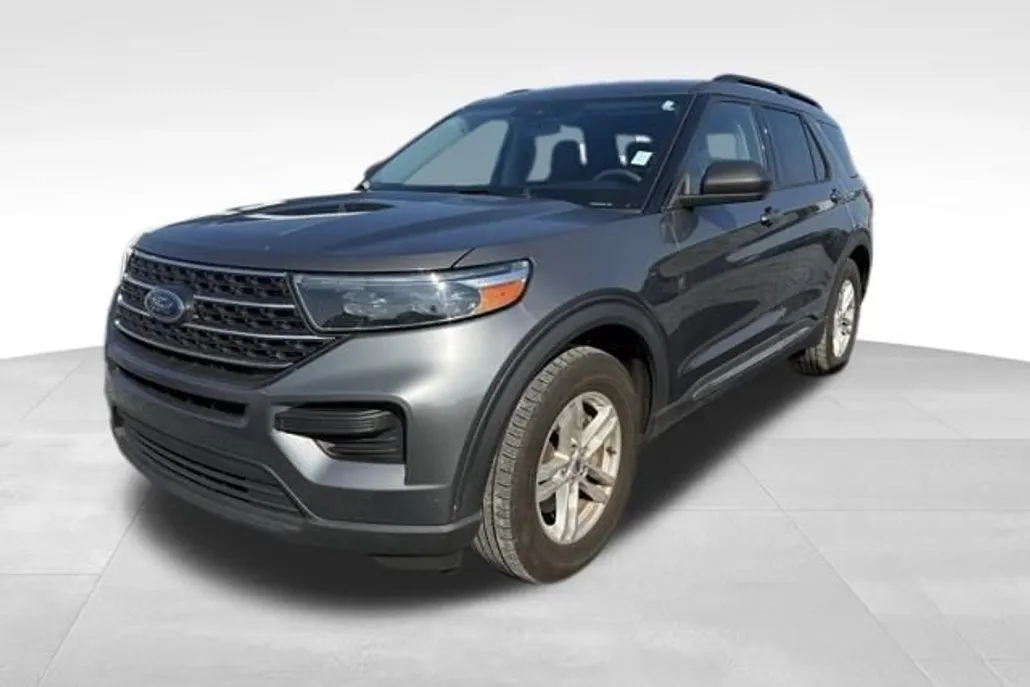 2023 Ford Explorer XLT photo 1