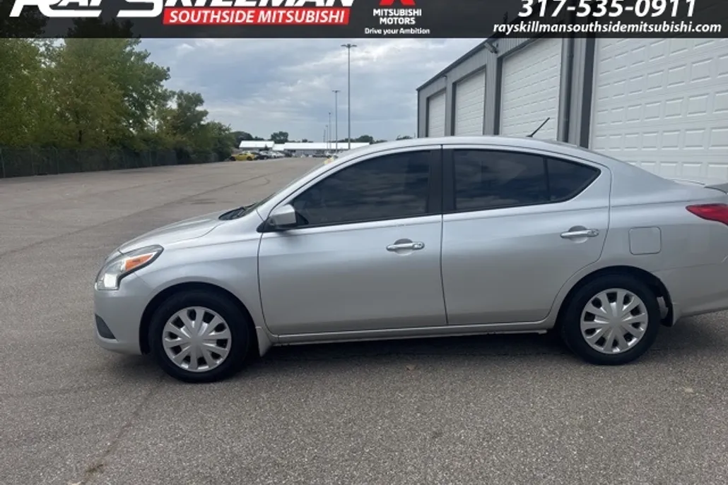 2015 Nissan Versa 1.6 SV photo 1