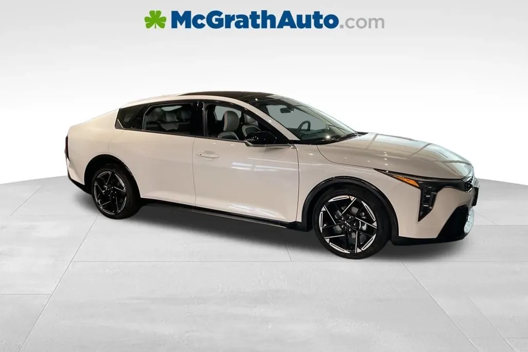 2025 Kia K4 GT-Line photo 1
