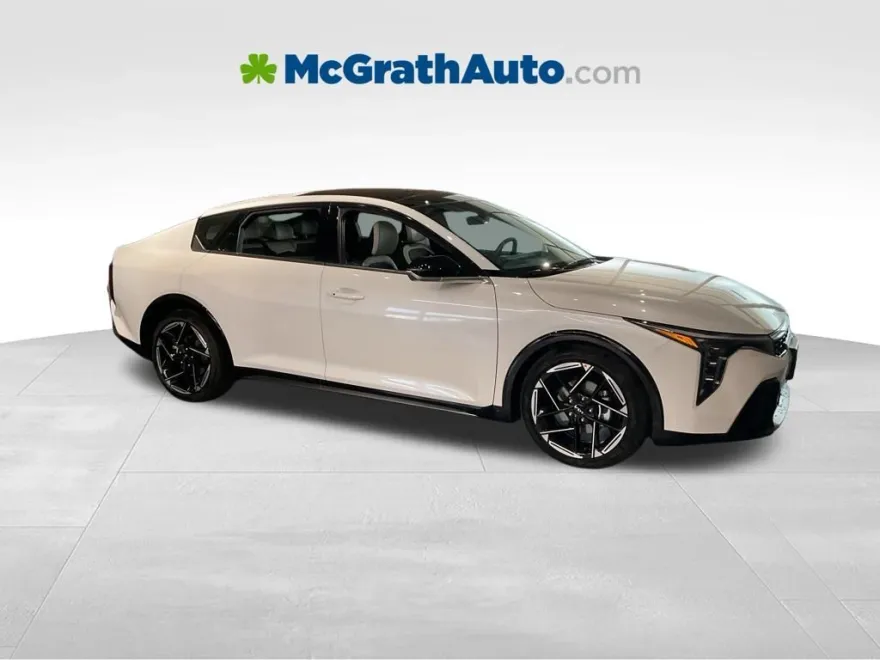 2025 Kia K4 GT-Line photo 1
