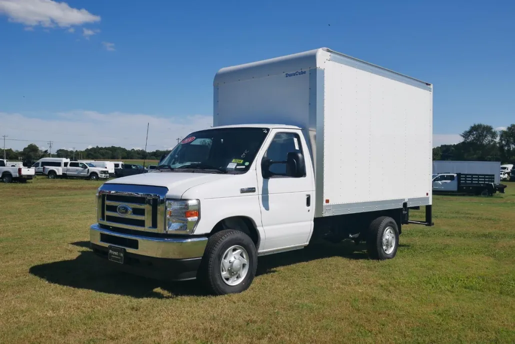 2025 Ford E-350 photo 1