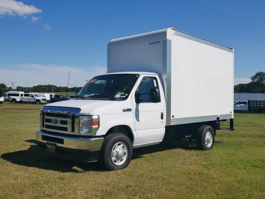 2025 Ford E-350 photo 1
