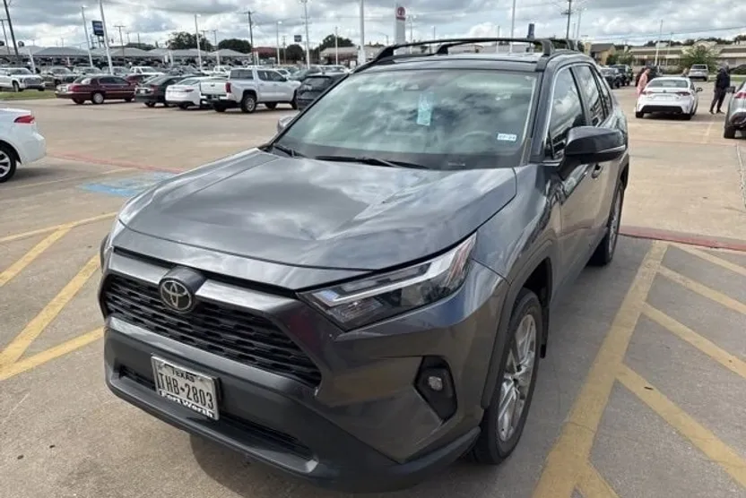2023 Toyota RAV4 XLE Premium photo 1