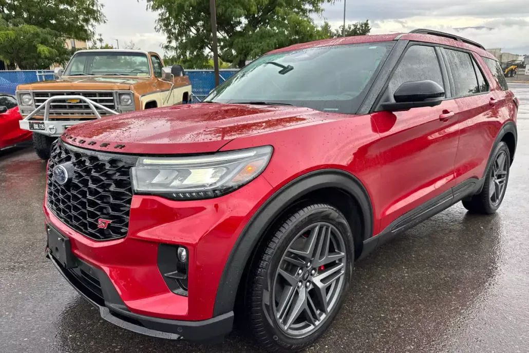 2025 Ford Explorer ST photo 1