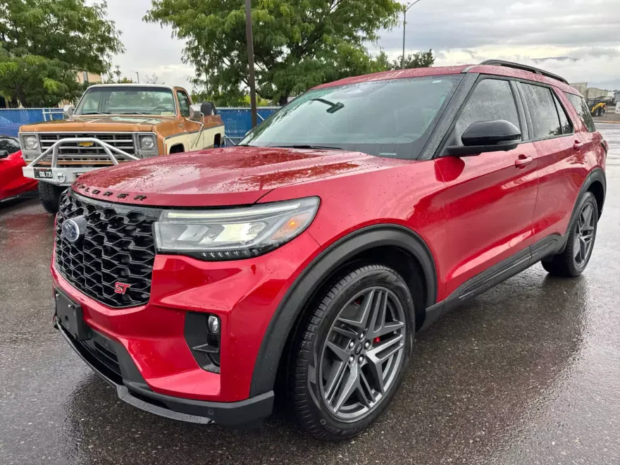 2025 Ford Explorer ST photo 1