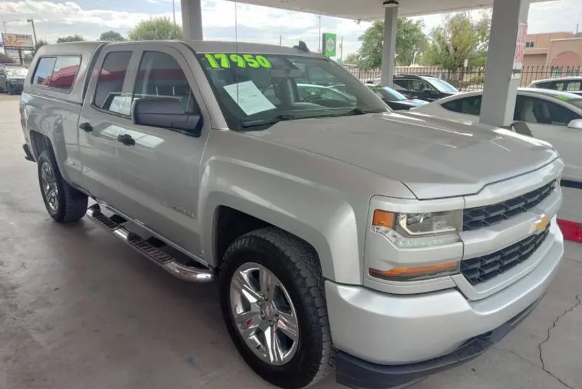 2018 Chevrolet Silverado 1500 Custom photo 1