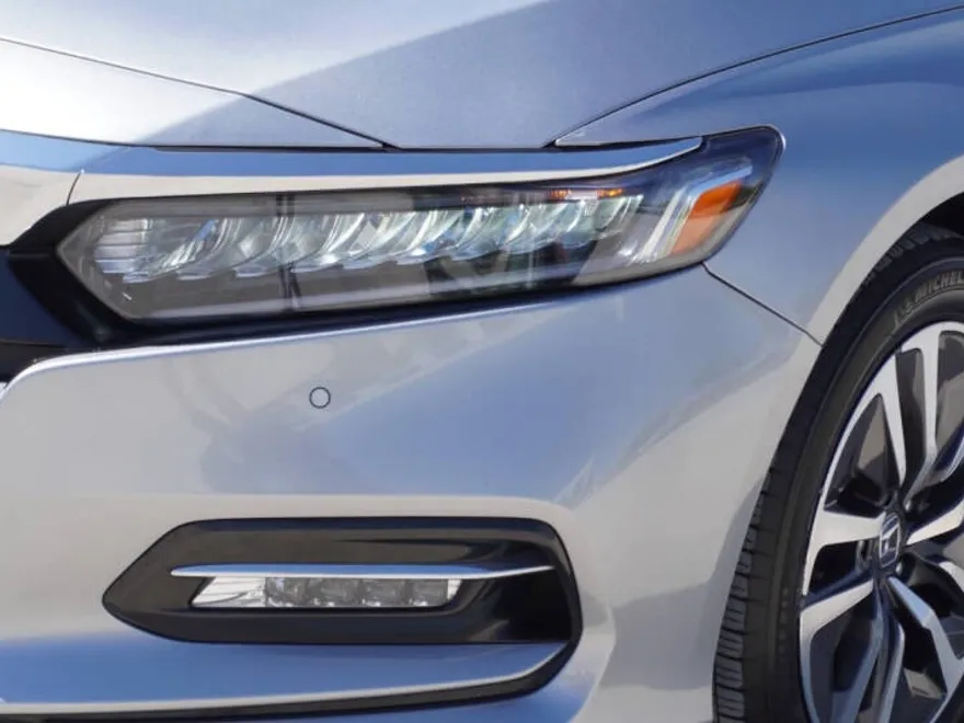 2019 Honda Accord Hybrid Touring photo 1