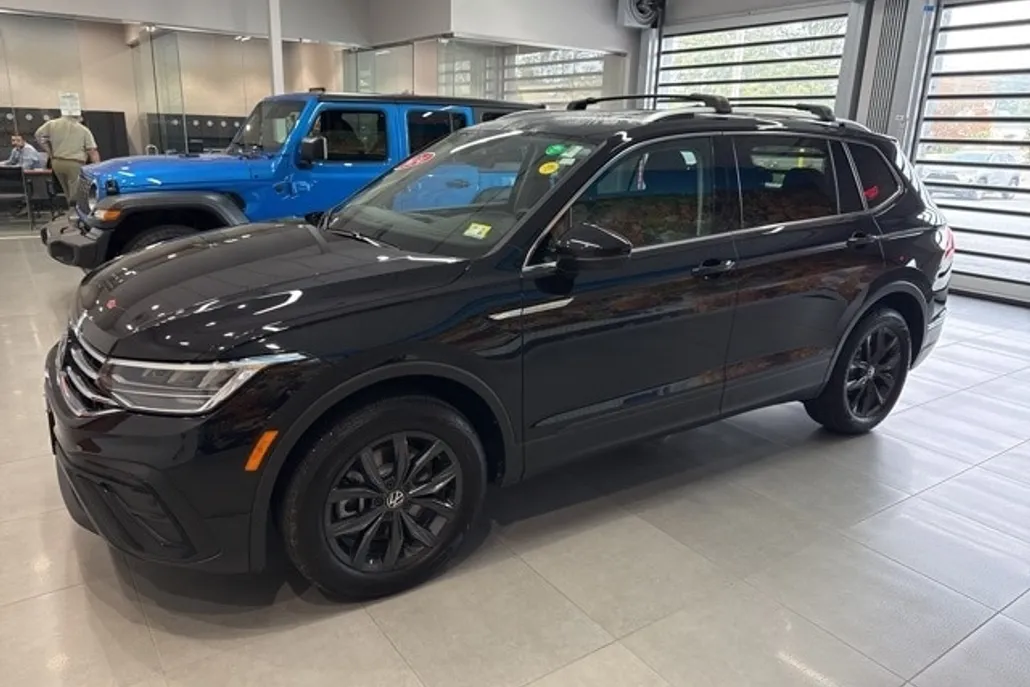 2024 Volkswagen Tiguan SE photo 1
