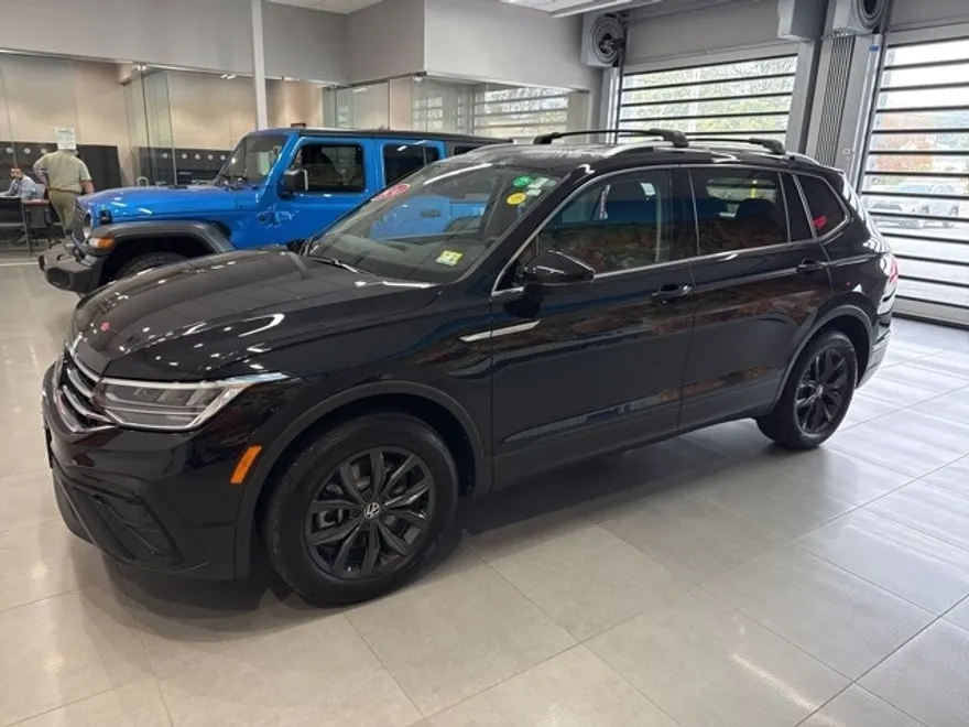 2024 Volkswagen Tiguan SE photo 1