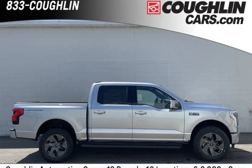 2025 Ford F-150 Lightning Lariat photo 1
