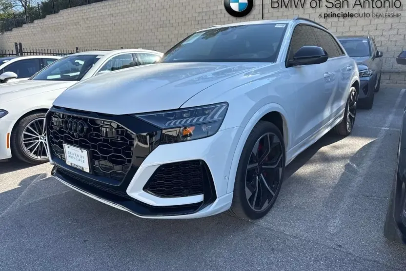 2024 Audi RS Q8 photo 1