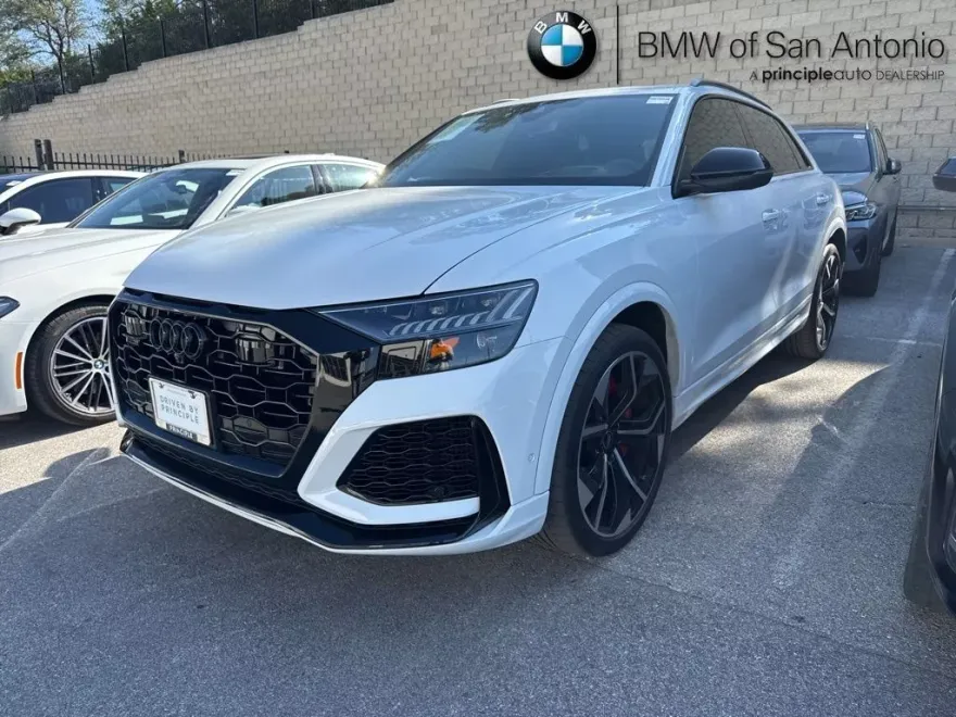 2024 Audi RS Q8 photo 1