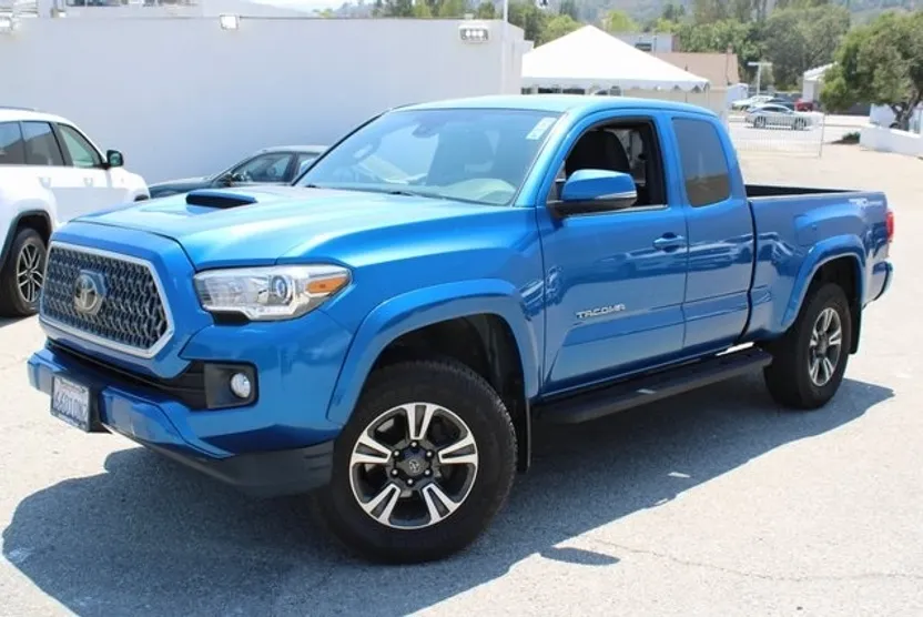 2018 Toyota Tacoma TRD Sport photo 1