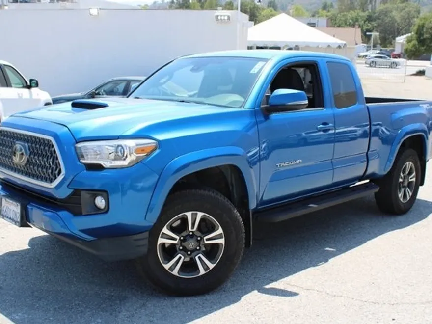 2018 Toyota Tacoma TRD Sport photo 1