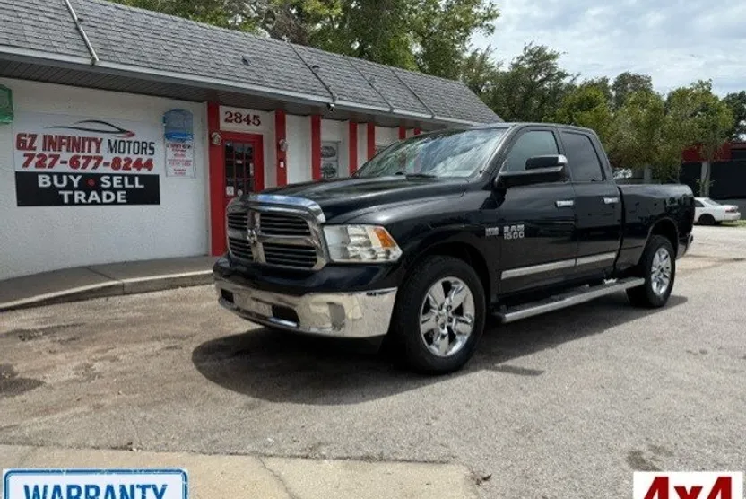 2013 Ram 1500 SLT photo 1