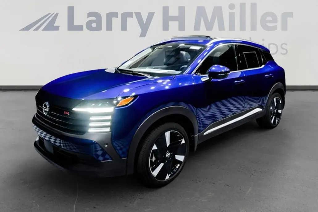 2025 Nissan Kicks SR photo 1