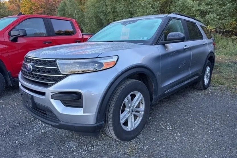 2023 Ford Explorer XLT photo 1