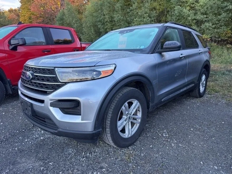 2023 Ford Explorer XLT photo 1