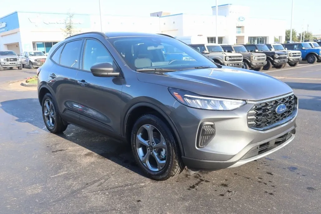 2025 Ford Escape Hybrid ST-Line photo 1