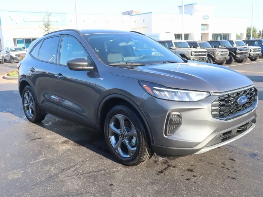 2025 Ford Escape Hybrid ST-Line photo 1