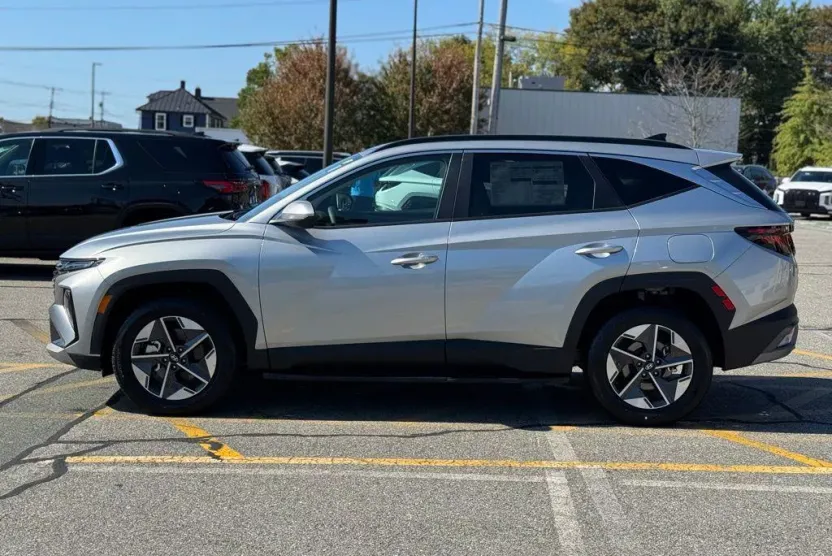 2025 Hyundai Tucson SEL photo 1