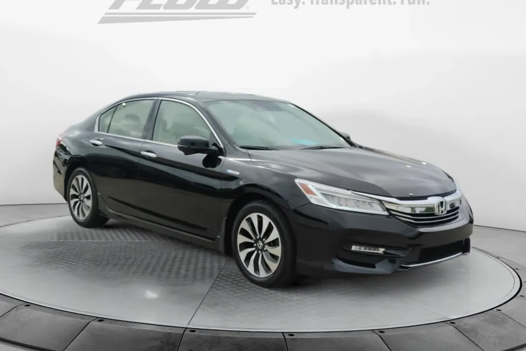2017 Honda Accord Hybrid Touring photo 1