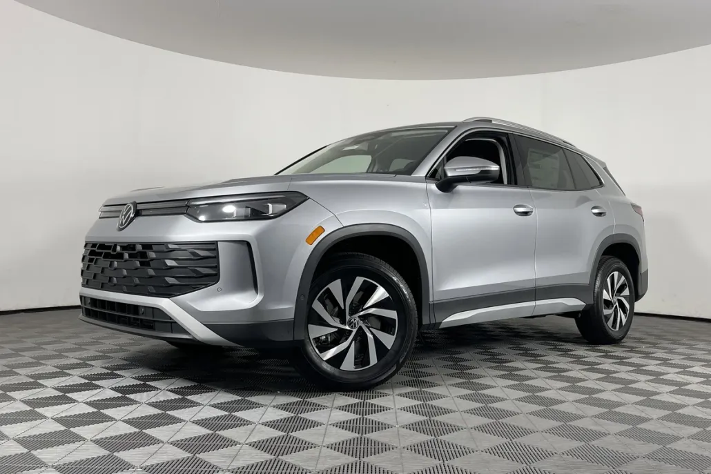 2025 Volkswagen Tiguan S photo 1