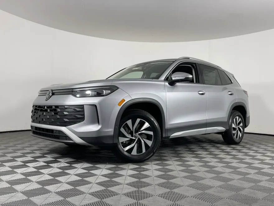 2025 Volkswagen Tiguan S photo 1