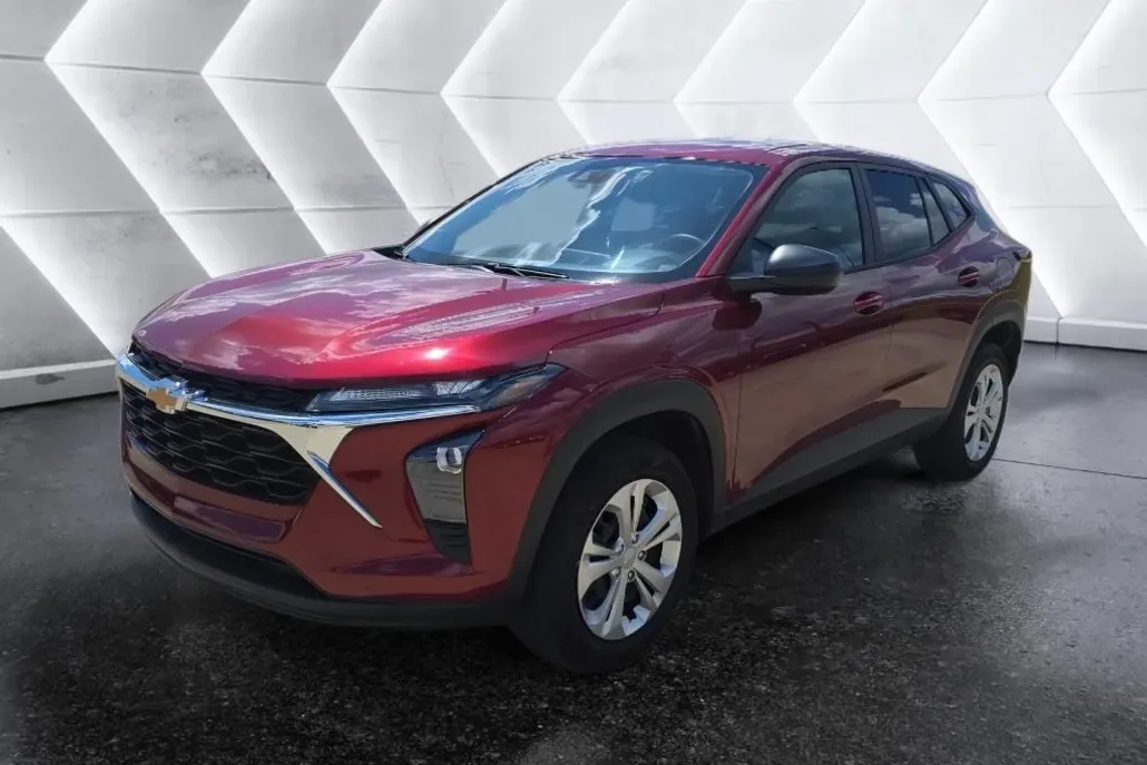 2025 Chevrolet Trax LS photo 1