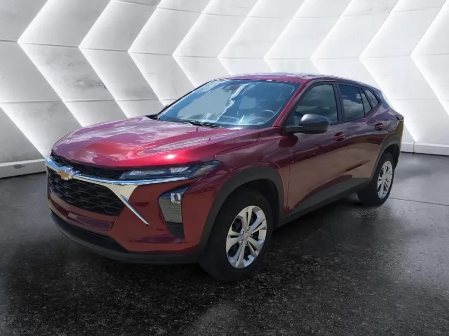 2025 Chevrolet Trax LS photo 1