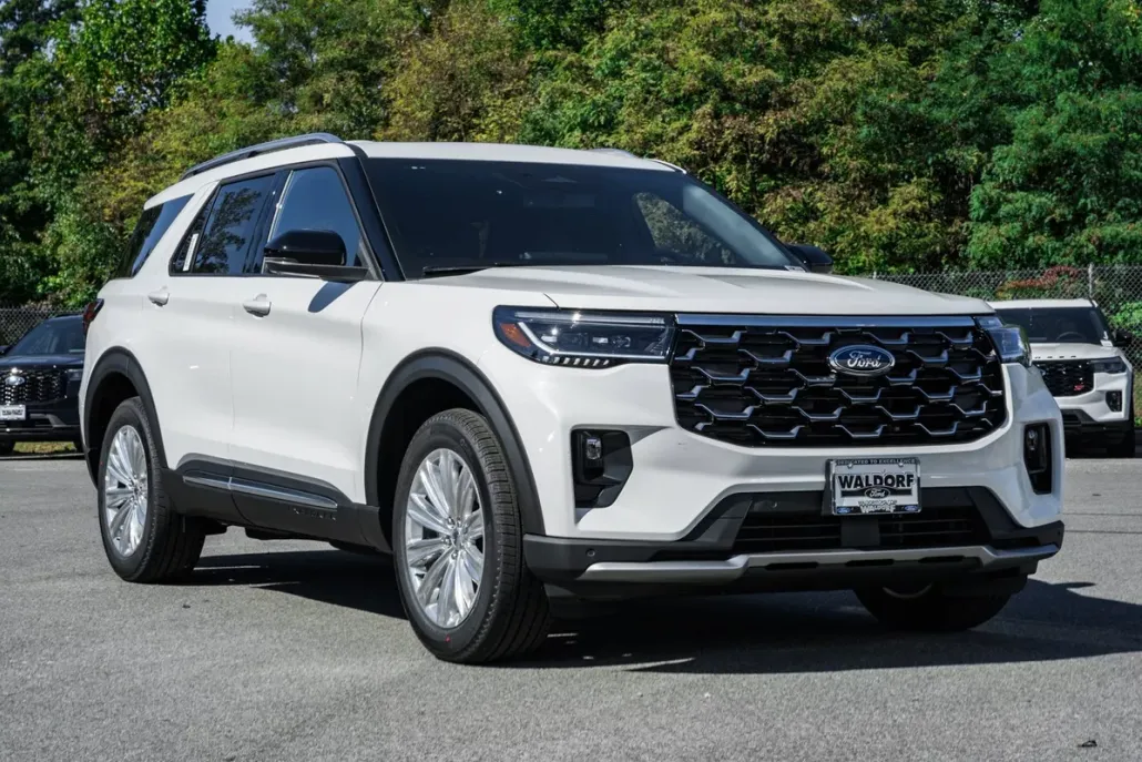 2025 Ford Explorer Platinum photo 1