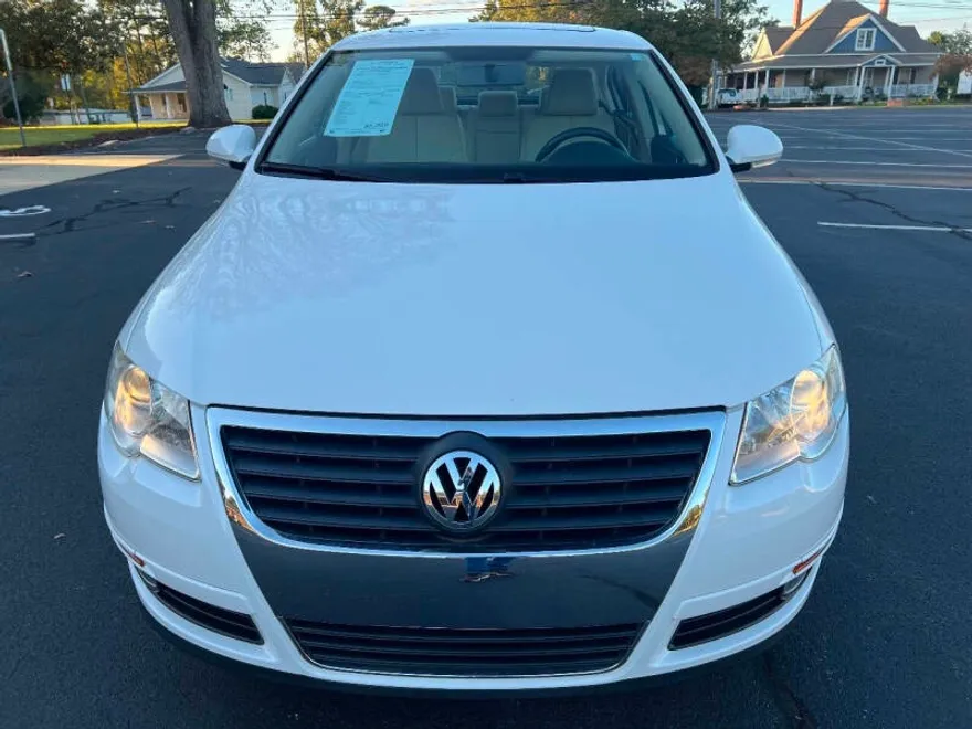 2010 Volkswagen Passat Komfort photo 1