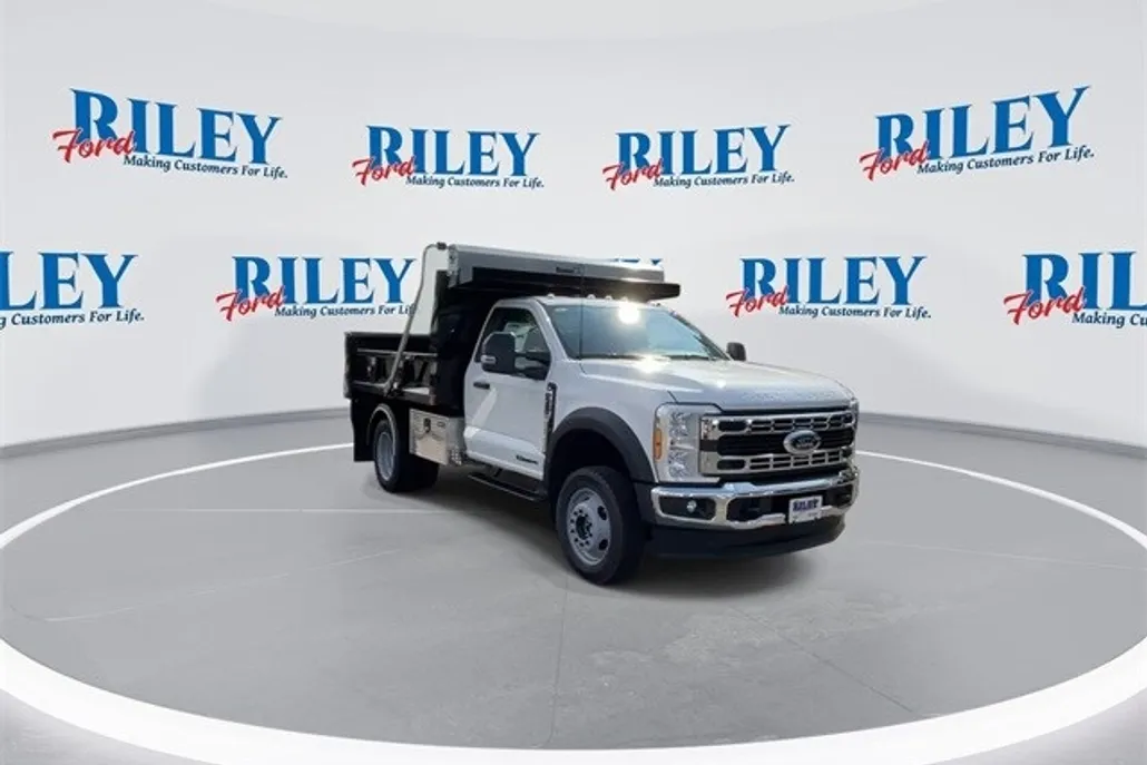 2024 Ford F-550 photo 1