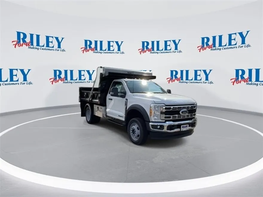 2024 Ford F-550 photo 1