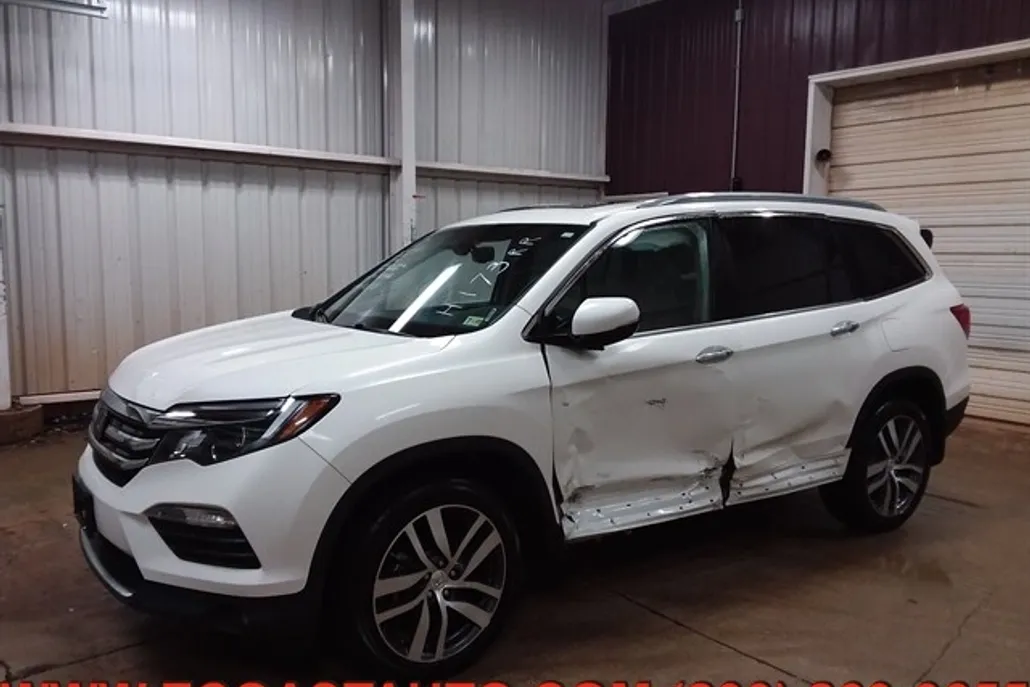 2017 Honda Pilot Elite photo 1