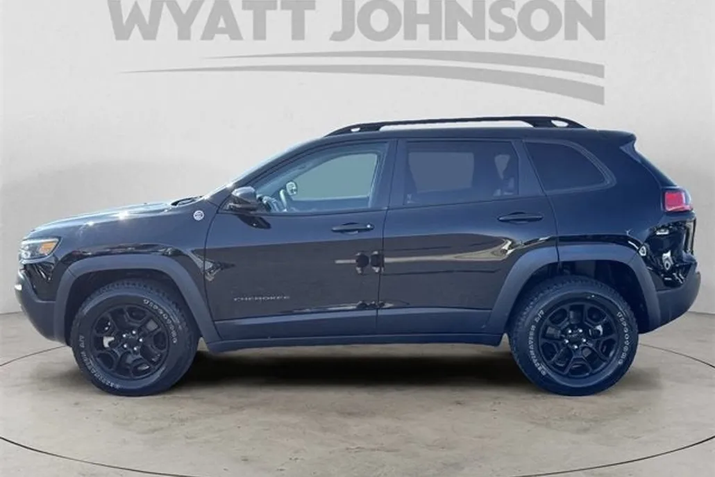 2022 Jeep Cherokee Trailhawk photo 1