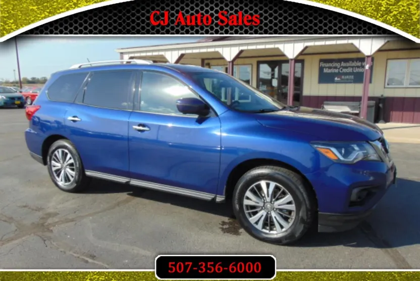 2017 Nissan Pathfinder SL photo 1