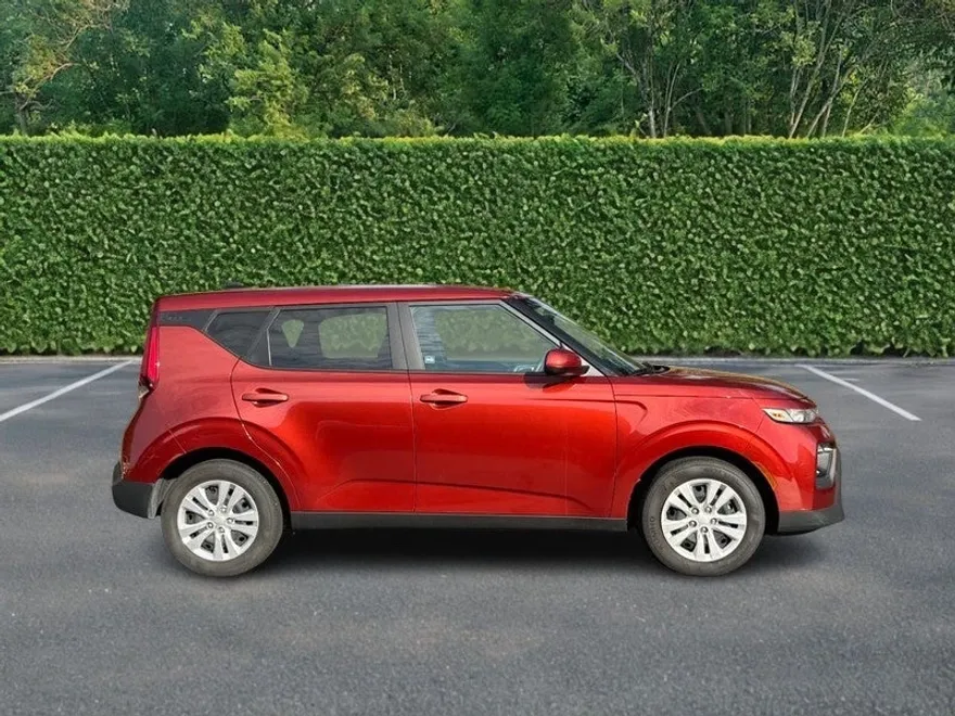 2021 Kia Soul LX photo 1