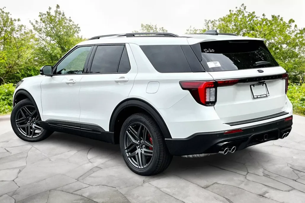 2025 Ford Explorer ST photo 1