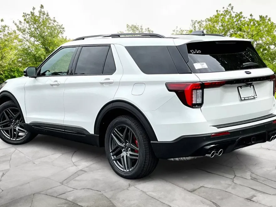 2025 Ford Explorer ST photo 1