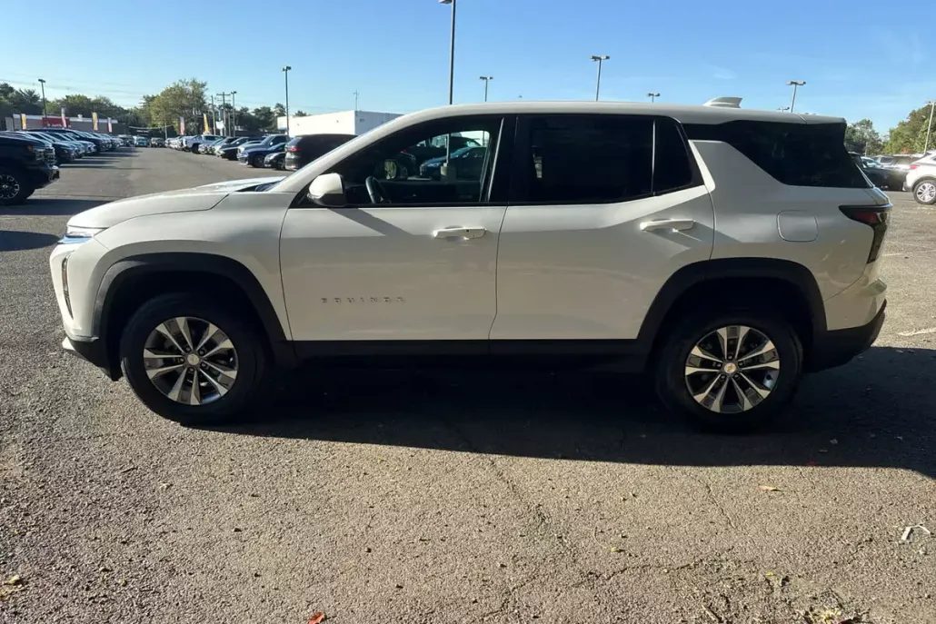 2025 Chevrolet Equinox LT photo 1