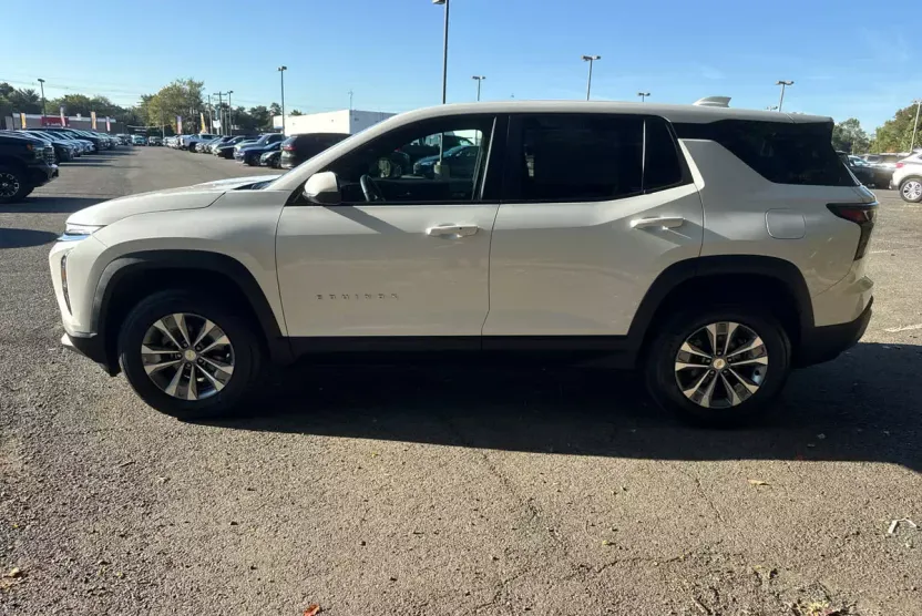 2025 Chevrolet Equinox LT photo 1