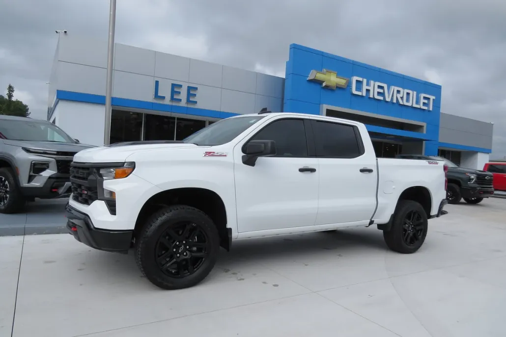 2025 Chevrolet Silverado 1500 Custom Trail Boss photo 1