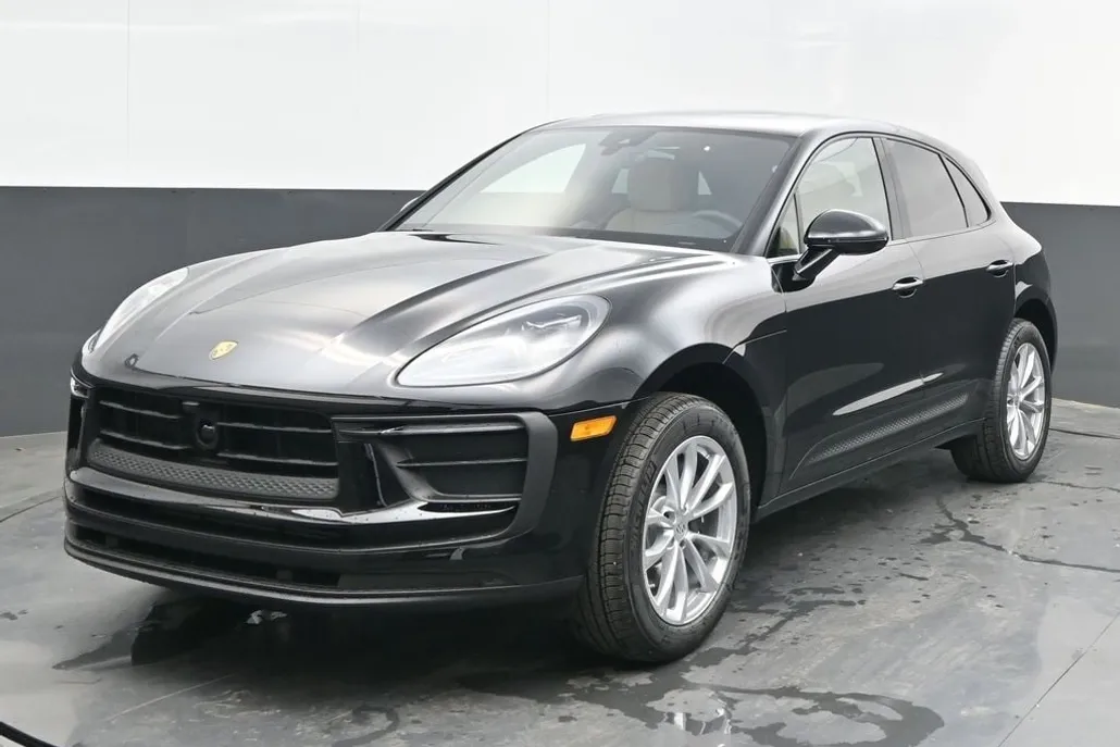 2025 Porsche Macan T photo 1