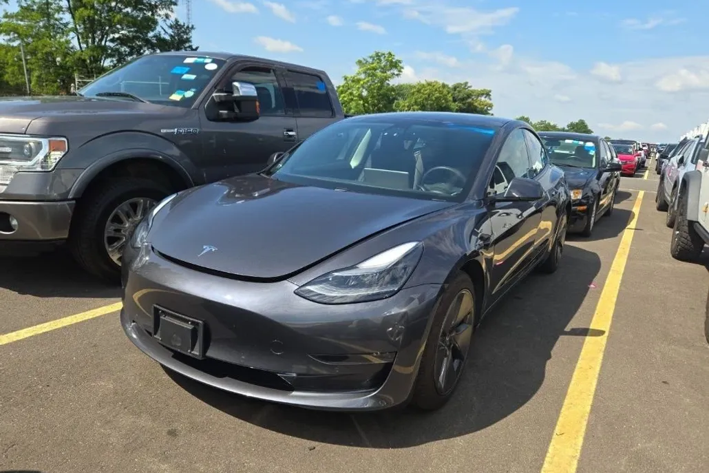 2021 Tesla Model 3 Standard Range Plus photo 1