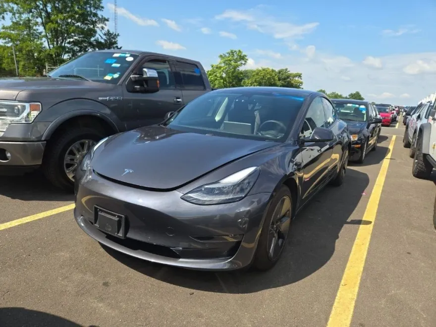 2021 Tesla Model 3 Standard Range Plus photo 1