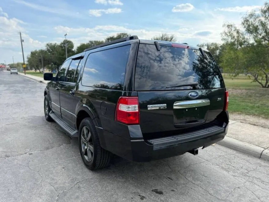 2011 Ford Expedition EL XLT photo 1