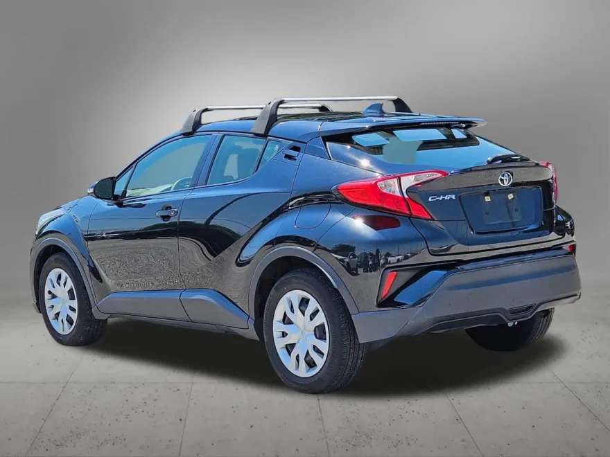 2021 Toyota C-HR LE photo 1