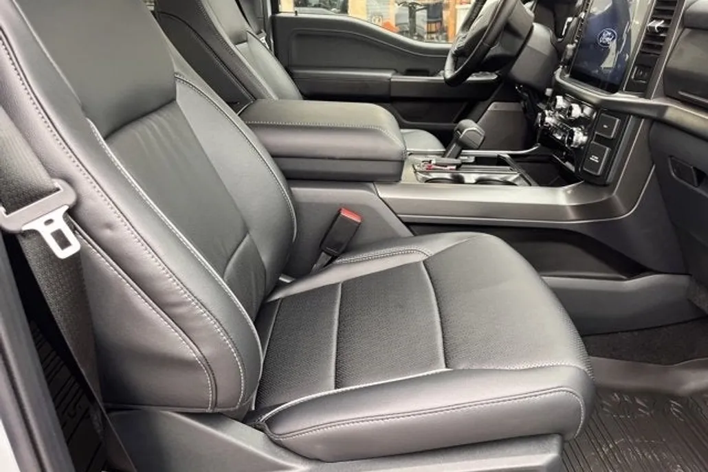 2025 Ford F-150 Lariat photo 1